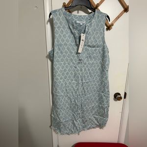 Foxcroft Women's Size Haven Plus Distressed Trefoil Tencel Dress.